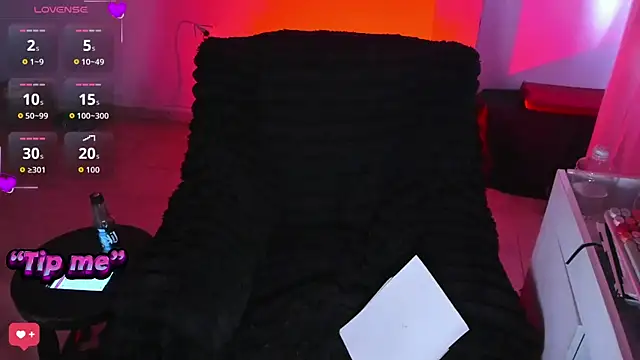 Snapshot of bonnie_moon_ chatting on 10.24.25 bonnie moon online show from 10.24.25