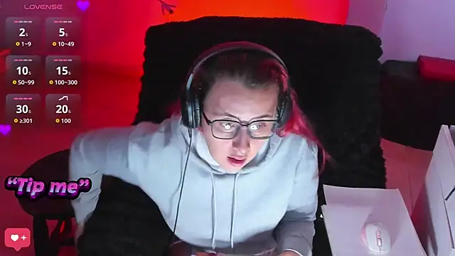 Snapshot of bonnie_moon_ chatting on 10.25.25 bonnie moon online show from 10.25.25