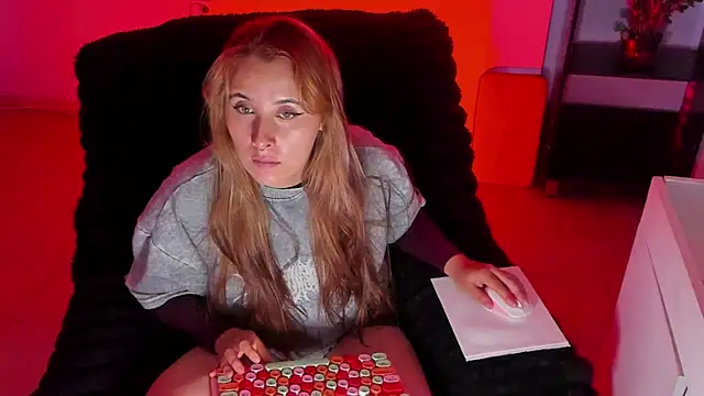 Snapshot of bonnie_moon_ chatting on 11.19.25 bonnie moon online show from 11.19.25