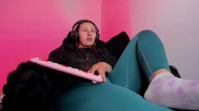 Snapshot of bonnie_moon_ chatting on 01.17.26 bonnie moon online show from 01.17.26