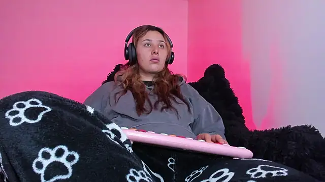 Snapshot of bonnie_moon_ chatting on 02.01.26 bonnie moon online show from 02.01.26