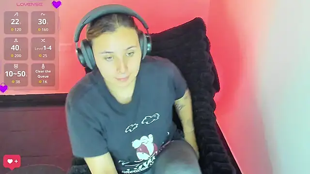 Snapshot of bonnie_moon_ chatting on 02.04.26 bonnie moon online show from 02.04.26