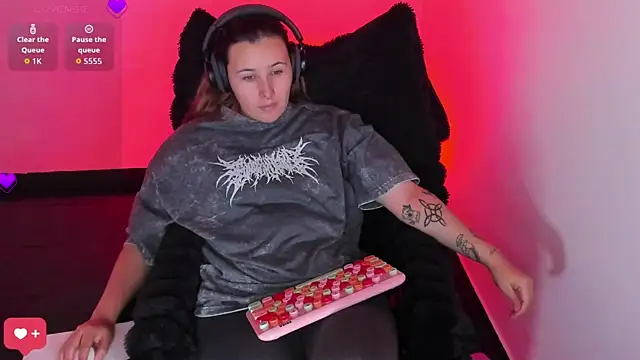 Snapshot of bonnie_moon_ chatting on 02.05.26 bonnie moon online show from 02.05.26