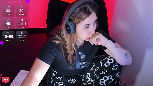 Snapshot of bonnie_moon_ chatting on 02.11.26 bonnie moon online show from 02.11.26