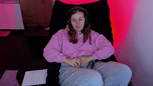 Snapshot of bonnie_moon_ chatting on 02.24.26 bonnie moon online show from 02.24.26