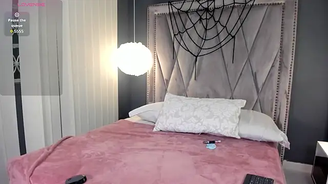 Kayla stern  online show from 11.01.25