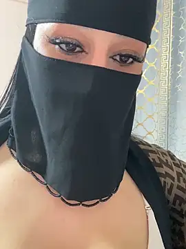Snapshot of mari_layali chatting on 04.25.26 mari layali online show from 04.25.26