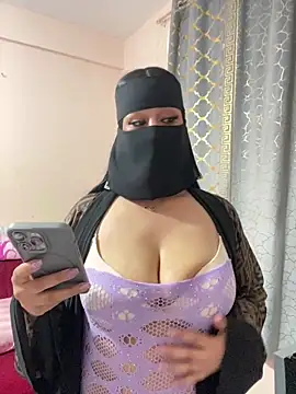 Snapshot of mari_layali chatting on 04.29.26 mari layali online show from 04.29.26