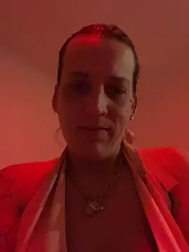 Haleytightlips1986 online show from 04.10.26