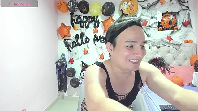 Snapshot of tania_lucia1 chatting on 10.24.25 tania lucia1 online show from 10.24.25