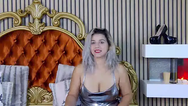 Snapshot of SweetMissXXX chatting on 10.18.25 SweetMissXXX online show from 10.18.25