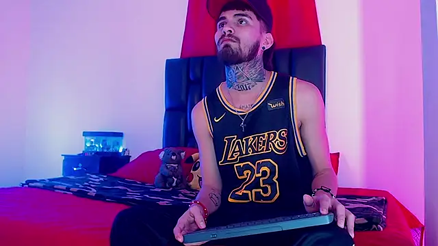 Snapshot of Brutal_Sex_Fucking chatting on 02.19.25 Brutal Sex Fucking online show from 02.19.25