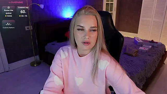 Snapshot of KittiLiza chatting on 10.24.25 KittiLiza online show from 10.24.25