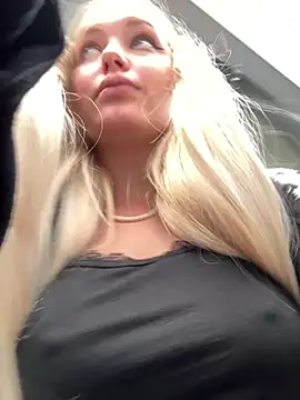 Snapshot of Milkyy_wway chatting on 03.16.25 Milkyy wway online show from 03.16.25