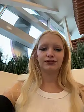 Snapshot of Milkyy_wway chatting on 02.17.26 Milkyy wway online show from 02.17.26