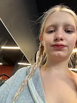 Snapshot of Milkyy_wway chatting on 02.21.26 Milkyy wway online show from 02.21.26