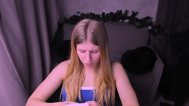 Snapshot of kirraa_ chatting on 12.19.24 kirraa  online show from 12.19.24
