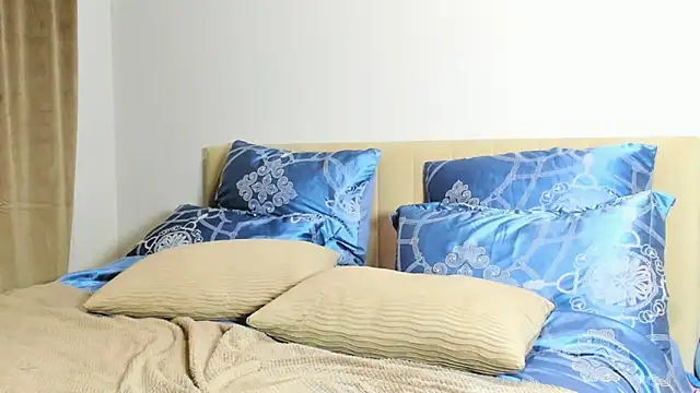 Snapshot of kirraa_ chatting on 02.14.26 kirraa online show from 02.14.26