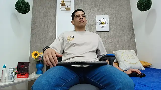 Snapshot of Steven_x94 chatting on 01.16.25 Steven x94 online show from 01.16.25