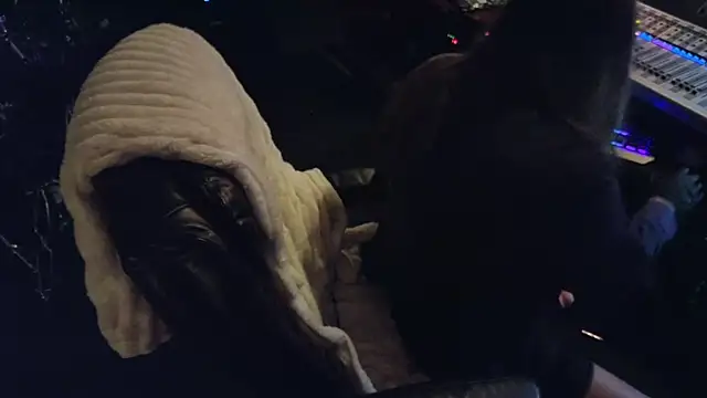 NinasNylonz online show from 02.06.25