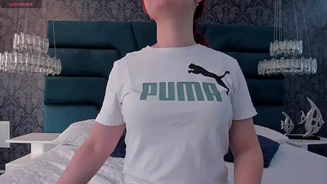 Snapshot of ELIZABETT_ chatting on 03.19.25 ELIZABETT online show from 03.19.25