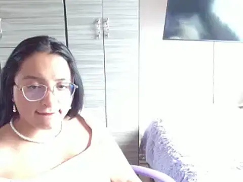 Snapshot of Nia-Cop chatting on 01.09.25 Nia-Cop online show from 01.09.25