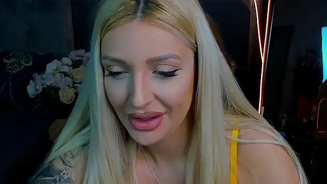 glossy blondegirl online show from 10.08.25