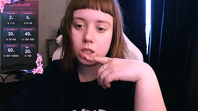 Snapshot of June_shy0 chatting on 01.11.25 June shy0 online show from 01.11.25