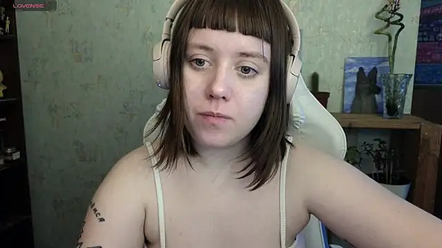 Snapshot of June_shy0 chatting on 01.27.25 June shy0 online show from 01.27.25