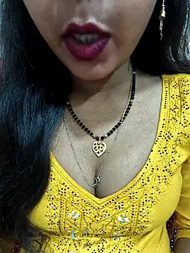 Snapshot of Sharmila-Singh chatting on 05.04.26 Sharmila-Singh online show from 05.04.26