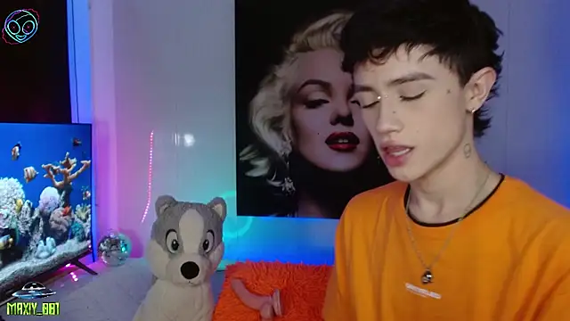 maxiy 001 online show from 03.10.25