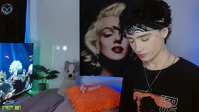 maxiy 001 online show from 11.20.25