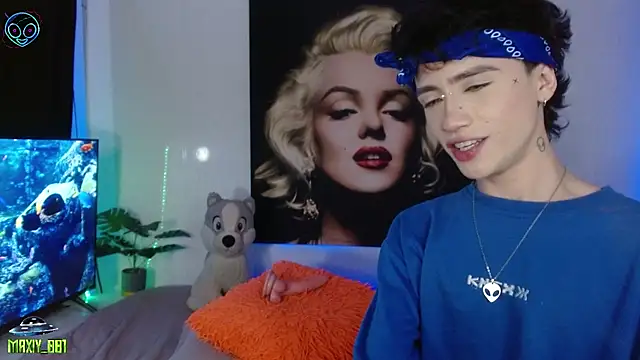 maxiy 001 online show from 11.26.25