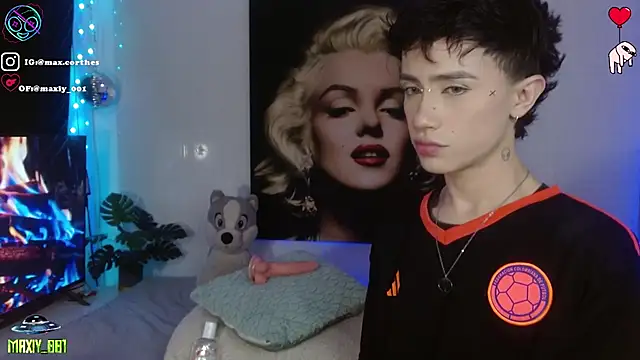 Snapshot of maxiy_001 chatting on 02.22.26 maxiy 001 online show from 02.22.26