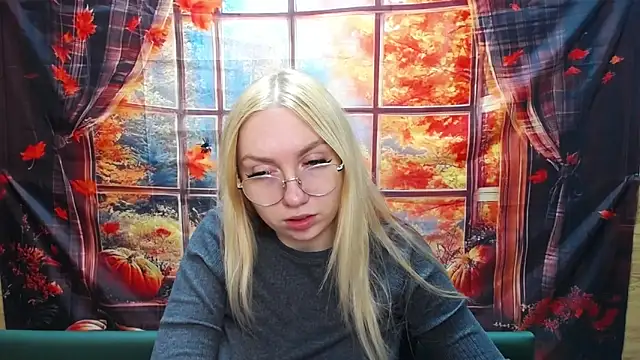 Snapshot of BeatriceFly chatting on 11.11.25 BeatriceFly online show from 11.11.25