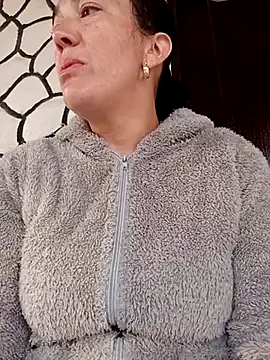 skayhot  online show from 02.16.25