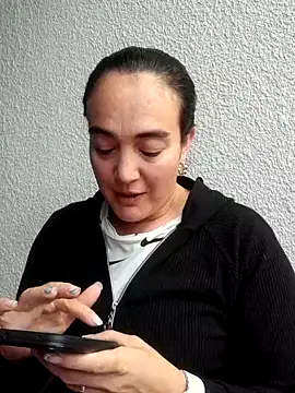 skayhot  online show from 09.29.25