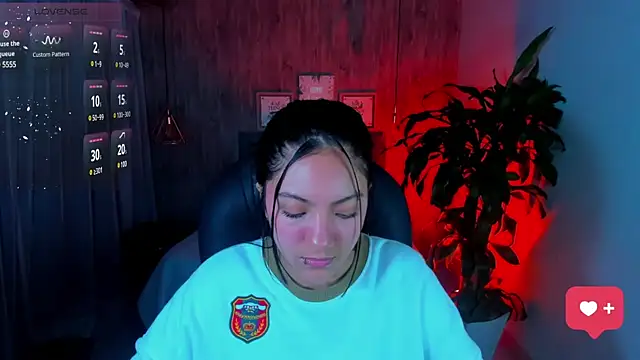 Snapshot of miichael_black chatting on 02.28.25 miichael black online show from 02.28.25