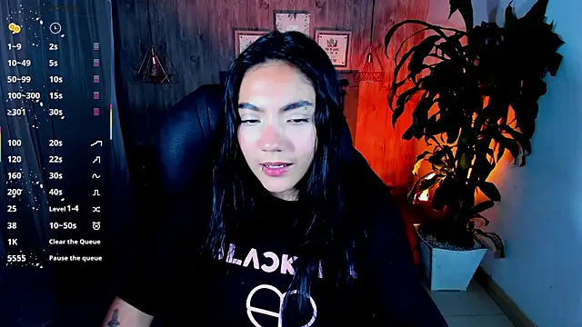 Snapshot of miichael_black chatting on 10.22.25 miichael black online show from 10.22.25