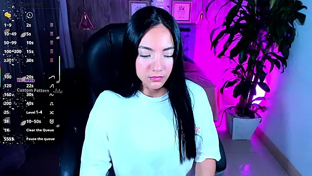 Snapshot of miichael_black chatting on 12.13.25 miichael black online show from 12.13.25