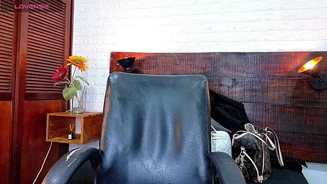 Snapshot of Celeste_sanz chatting on 11.23.25 Celeste sanz online show from 11.23.25