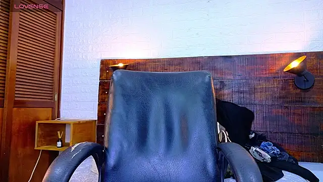 Snapshot of Celeste_sanz chatting on 12.20.25 Celeste sanz online show from 12.20.25