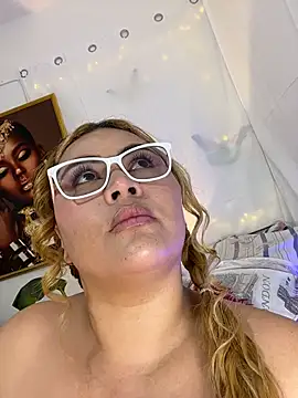 Snapshot of AshleyVXo chatting on 06.18.26 AshleyVXo online show from 06.18.26