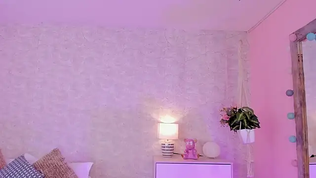 DahianaWalcott online show from 02.28.25