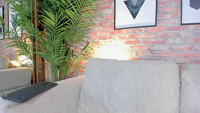 DahianaWalcott online show from 03.18.25