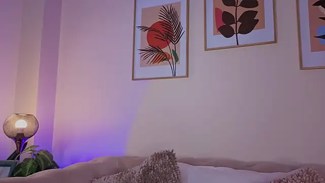 DahianaWalcott online show from 10.11.25