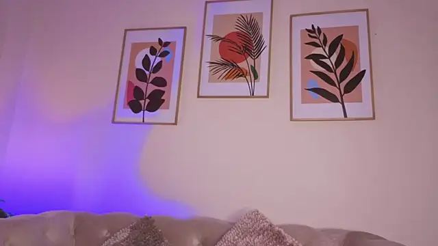 DahianaWalcott online show from 12.17.25