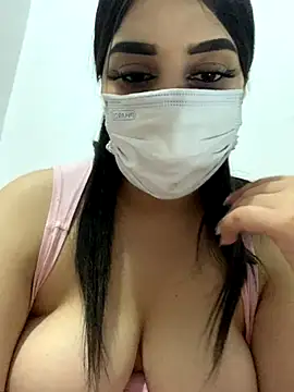 Snapshot of Miss-Soka chatting on 11.24.25 Miss-Soka online show from 11.24.25