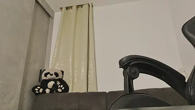 Snapshot of miss_valery2 chatting on 06.17.26 miss valery2 online show from 06.17.26