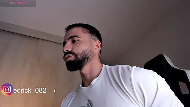 Snapshot of edrick_walton1 chatting on 12.21.24 edrick walton1 online show from 12.21.24